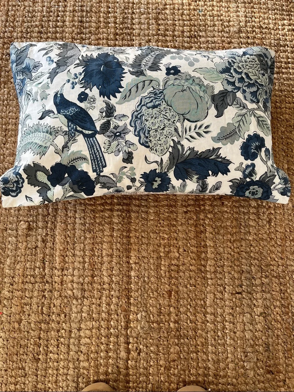 POTTERY BARN Blue & Teal Floral cotton lumbar pillow cover 16”X26”